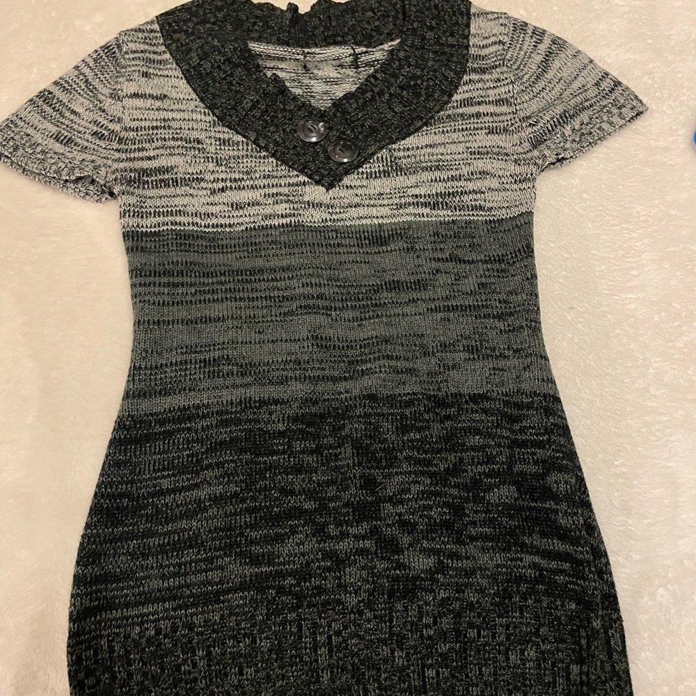 Suzie sher ladies small short sleeve grey sweater